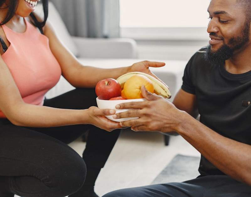 Estratégias naturais para aumentar a libido: alimentação, exercício, sono e gestão de stress.
