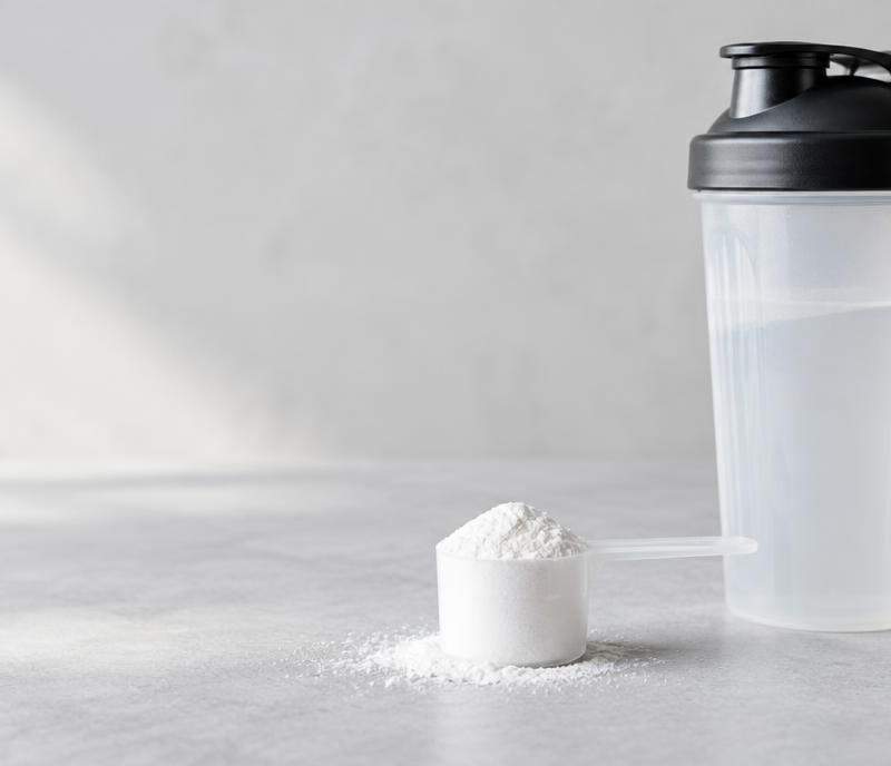 Que creatina há no Pingo Doce e no Continente, a que preço e se está disponível. Custo por dose comparado com a compra online.