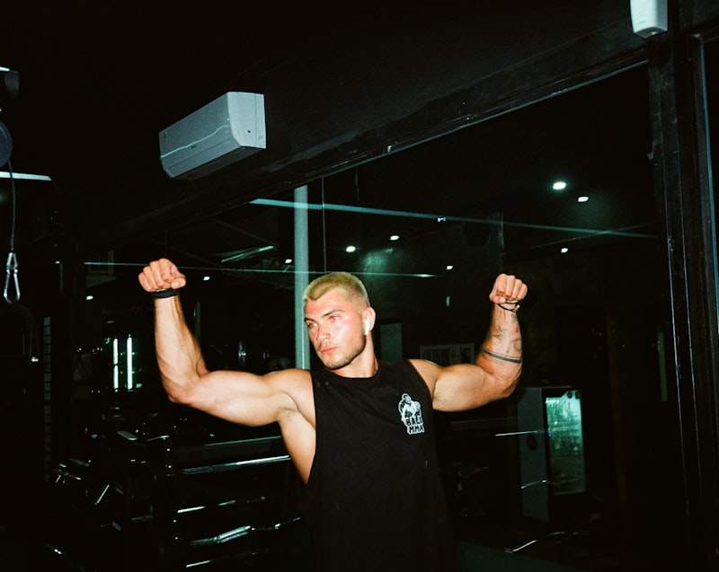 Guia definitivo de musculação: planos de treino, nutrição, suplementação e progressão para todos os níveis.