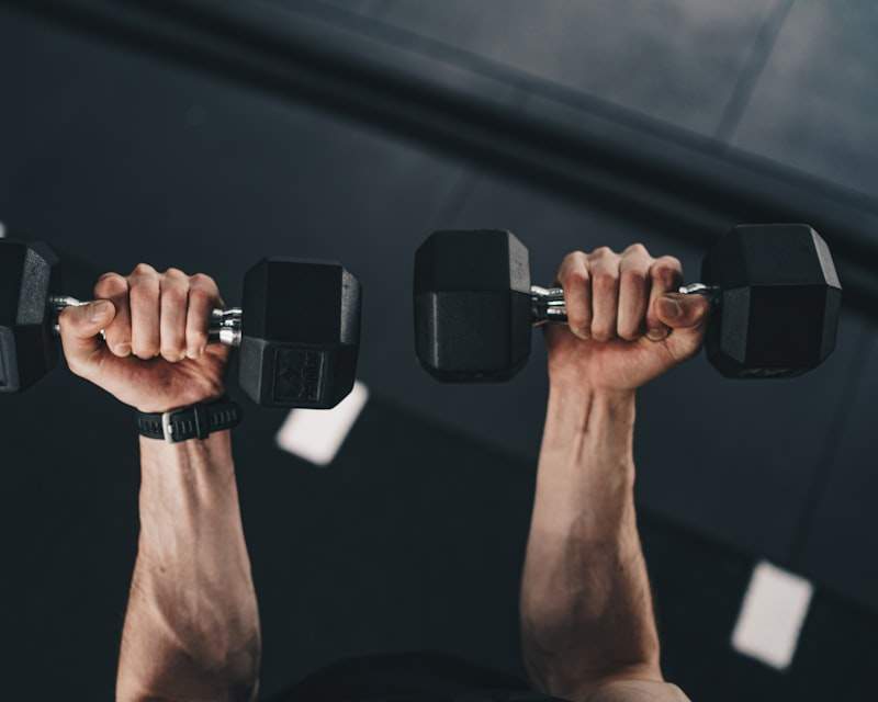 Qual o melhor pré-treino em 2026? Comparámos 7 suplementos pré-treino: fórmulas, ingredientes, dosagens e eficácia real.