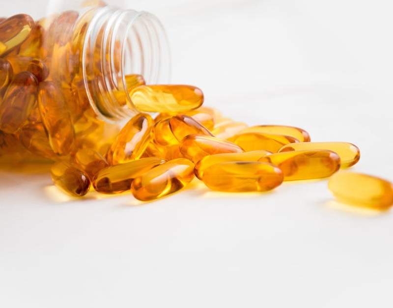 Ómega-3 para recuperação muscular: redução de DOMS, inflamação e dor articular. Doses, fontes e evidência científica.