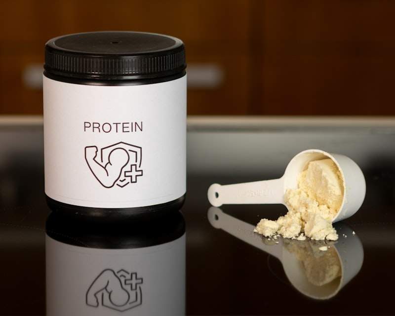 Guia completo sobre proteína whey: tipos, benefícios, como tomar e as melhores marcas em Portugal.